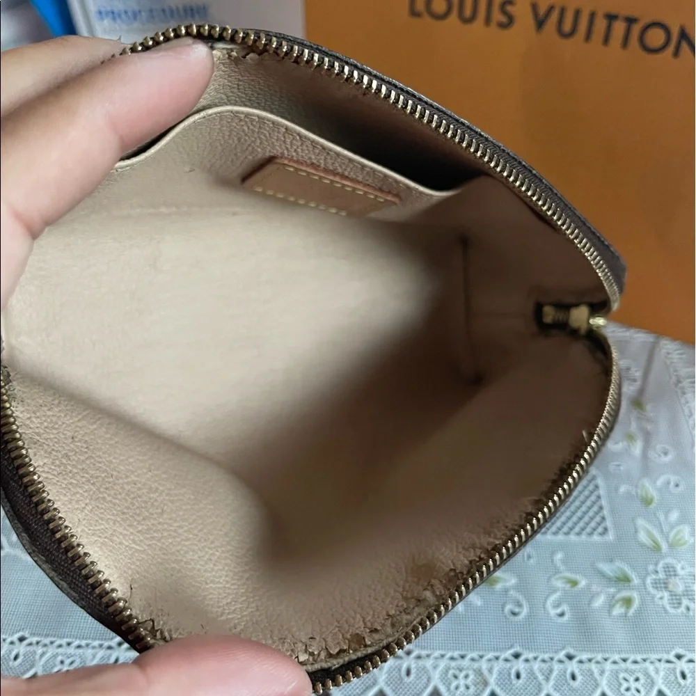 Authentic Louis Vuitton cosmetic pouch pm - Picture 7 of 9